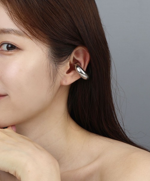 CEMONEMO(セモネモ)の「【金属アレルギー対応】 ボリューム フープ イヤーカフ / サージカルステンレス 316L(イヤーカフ・レディース・シルバー/ゴールド・FREE)」の2枚目の写真