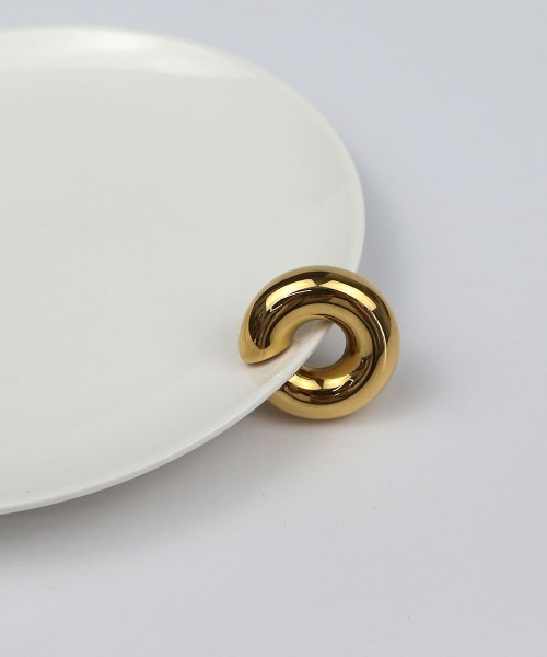 CEMONEMO(セモネモ)の「【金属アレルギー対応】 ボリューム フープ イヤーカフ / サージカルステンレス 316L(イヤーカフ・レディース・シルバー/ゴールド・FREE)」の4枚目の写真