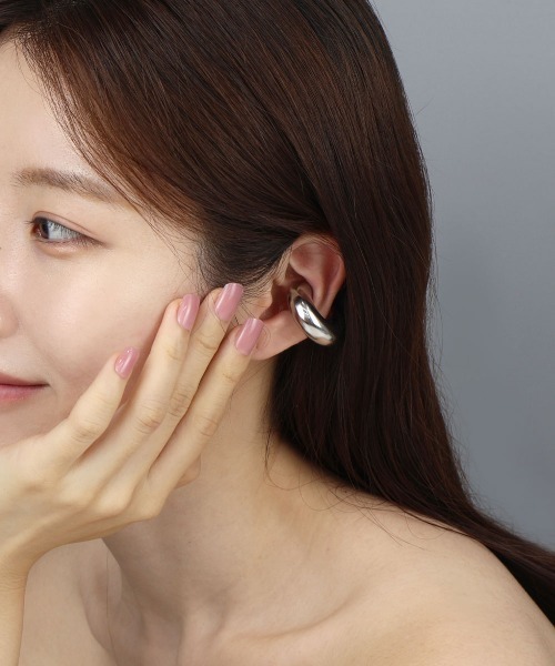 CEMONEMO(セモネモ)の「【金属アレルギー対応】 ボリューム フープ イヤーカフ / サージカルステンレス 316L(イヤーカフ・レディース・シルバー/ゴールド・FREE)」の5枚目の写真