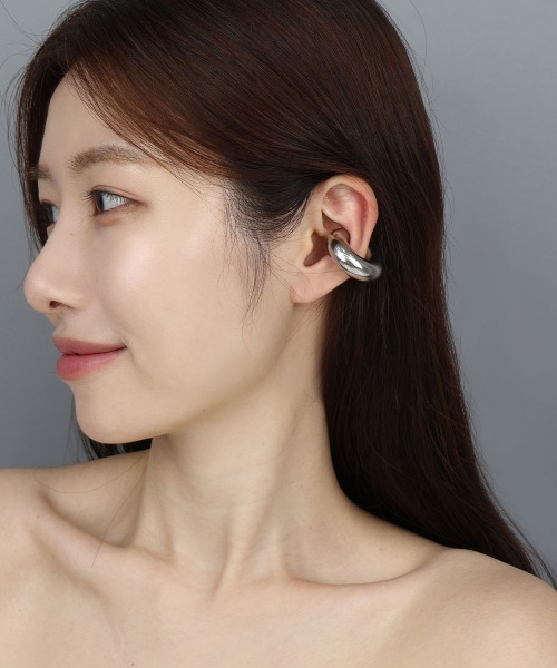 CEMONEMO(セモネモ)の「【金属アレルギー対応】 ボリューム フープ イヤーカフ / サージカルステンレス 316L(イヤーカフ・レディース・シルバー/ゴールド・FREE)」の7枚目の写真