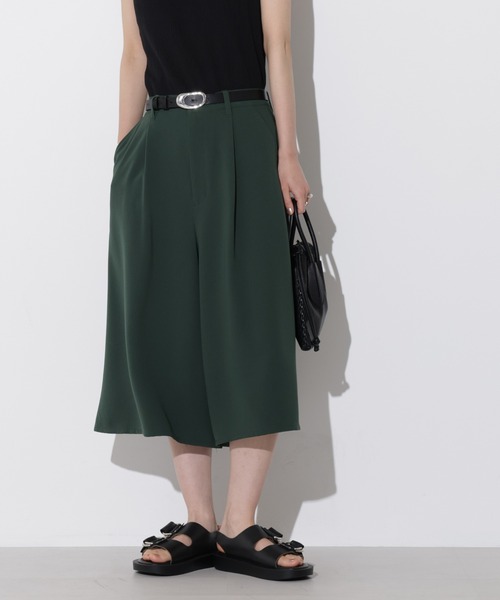 Apo(s)ture（アポスチャー）の「KATY-001/合繊ツータックキュロットパンツ（その他パンツ・レディース・ブラック/グリーン/ベージュ/チャコール・XS/S/M/L/XL）」の4枚目の写真
