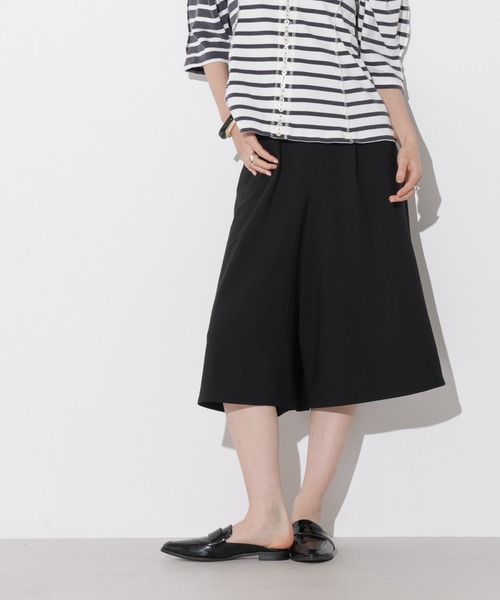Apo(s)ture（アポスチャー）の「KATY-001/合繊ツータックキュロットパンツ（その他パンツ・レディース・ブラック/グリーン/ベージュ/チャコール・XS/S/M/L/XL）」の2枚目の写真