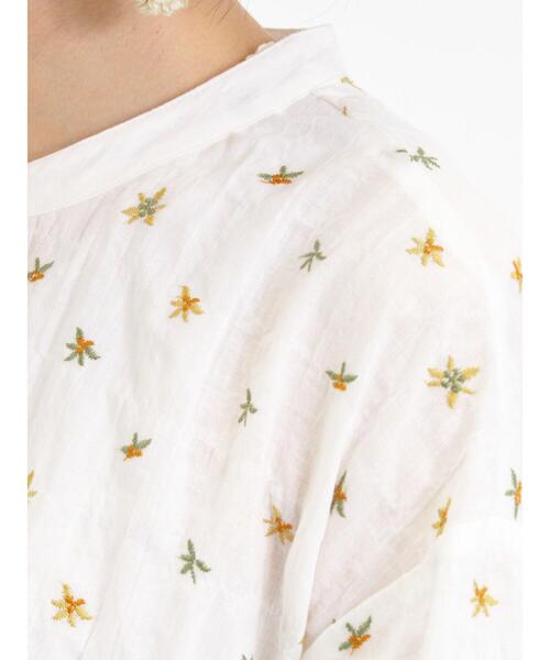 Samansa Mos2（サマンサ モスモス）の「小花総刺繍バンドカラーブラウス（シャツ/ブラウス・レディース・オフホワイト/ブラック/キナリ/ミント/ブラウン・F）」の15枚目の写真