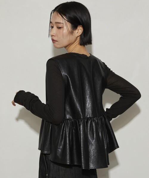 Firsthand（ファーストハンド）の「Firsthand/ファーストハンド フェイクレザー2WAYギャザートップス / ノースリーブ（ベスト・レディース・ブラウン/ブラック・ﾌﾘ-）」の5枚目の写真