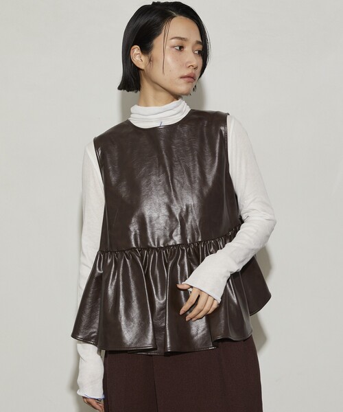 Firsthand（ファーストハンド）の「Firsthand/ファーストハンド フェイクレザー2WAYギャザートップス / ノースリーブ（ベスト・レディース・ブラウン/ブラック・ﾌﾘ-）」の18枚目の写真