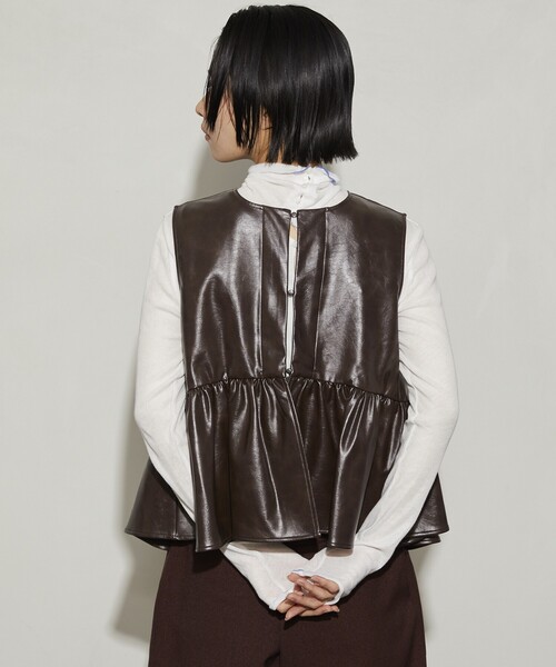 Firsthand（ファーストハンド）の「Firsthand/ファーストハンド フェイクレザー2WAYギャザートップス / ノースリーブ（ベスト・レディース・ブラウン/ブラック・ﾌﾘ-）」の22枚目の写真