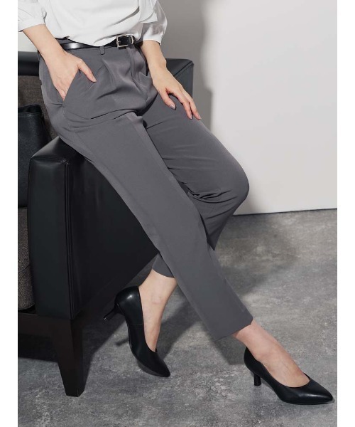 Perfect Suit FActory（パーフェクトスーツファクトリー）の「ダブルクロス【ボーテ・シルエット】タックテーパードパンツ　ベージュ（スーツパンツ・レディース・ベージュ/ブラック/グレー・M/L/LL/S）」の3枚目の写真