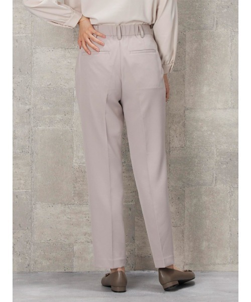 Perfect Suit FActory（パーフェクトスーツファクトリー）の「ダブルクロス【ボーテ・シルエット】タックテーパードパンツ　ベージュ（スーツパンツ・レディース・ベージュ/ブラック/グレー・M/L/LL/S）」の12枚目の写真
