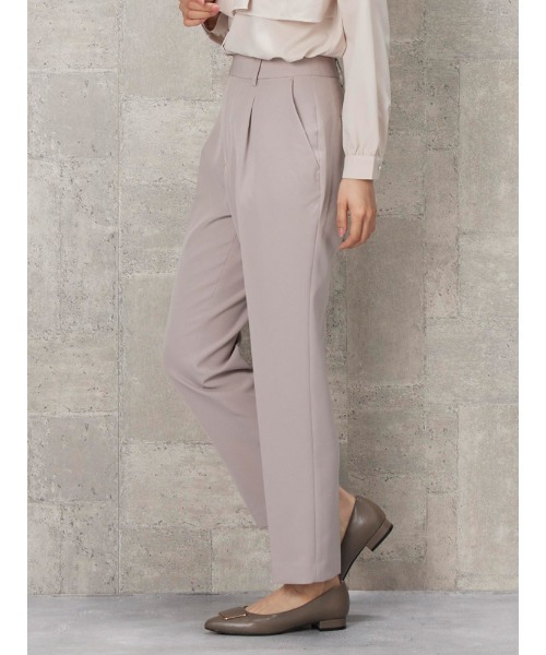 Perfect Suit FActory（パーフェクトスーツファクトリー）の「ダブルクロス【ボーテ・シルエット】タックテーパードパンツ　ベージュ（スーツパンツ・レディース・ベージュ/ブラック/グレー・M/L/LL/S）」の13枚目の写真