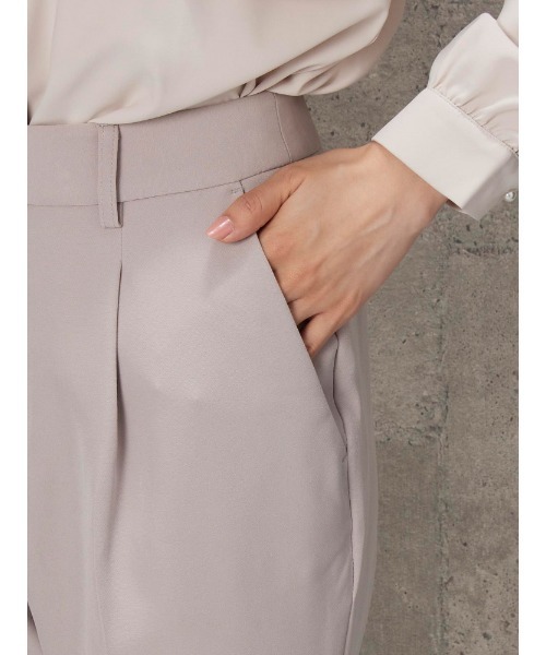 Perfect Suit FActory（パーフェクトスーツファクトリー）の「ダブルクロス【ボーテ・シルエット】タックテーパードパンツ　ベージュ（スーツパンツ・レディース・ベージュ/ブラック/グレー・M/L/LL/S）」の15枚目の写真