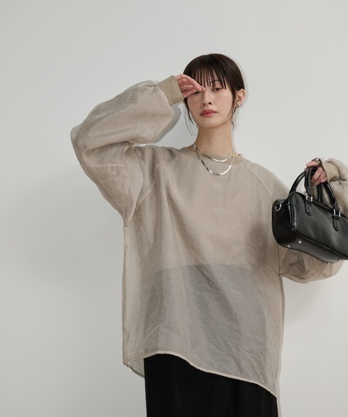 Shelly island（シェリーアイランド）の「オーガンジーレイヤードトレーナー（スウェット・レディース・ブラック/グレイッシュベージュ・FREE）」の2枚目の写真