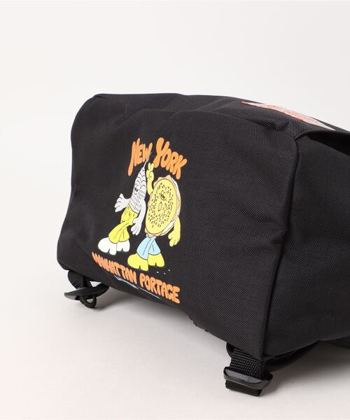Manhattan Portage(マンハッタンポーテージ)の「Silvercup Backpack Vinyl Lining Lauren Martin(バックパック/リュック・メンズ・ブラック・MEDIUM)」の5枚目の写真