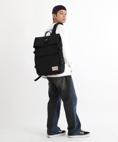 Manhattan Portage(マンハッタンポーテージ)の「Silvercup Backpack Vinyl Lining Lauren Martin(バックパック/リュック・メンズ・ブラック・MEDIUM)」の2枚目の写真