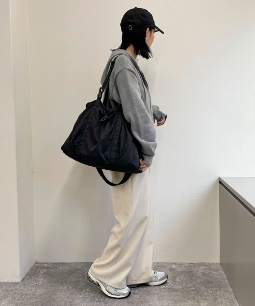 fredy emue(フレディエミュ)の「トラベルボストンバック&リュックサック(ボストンバッグ・レディース・ブラック/グレー・FREE)」の3枚目の写真