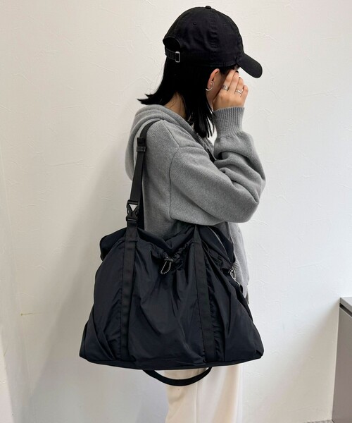 fredy emue(フレディエミュ)の「トラベルボストンバック&リュックサック(ボストンバッグ・レディース・ブラック/グレー・FREE)」の4枚目の写真