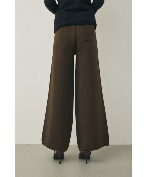 M_（エムアンダーバー）の「リサイクルポリエステル×オーガニックコットンのダブルフェイス織り ニットルーズパンツ（スラックス・レディース・ダークブラウン/ライトグレー・1/2）」の6枚目の写真