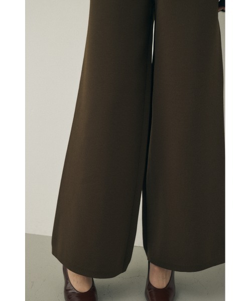 M_（エムアンダーバー）の「リサイクルポリエステル×オーガニックコットンのダブルフェイス織り ニットルーズパンツ（スラックス・レディース・ダークブラウン/ライトグレー・1/2）」の9枚目の写真