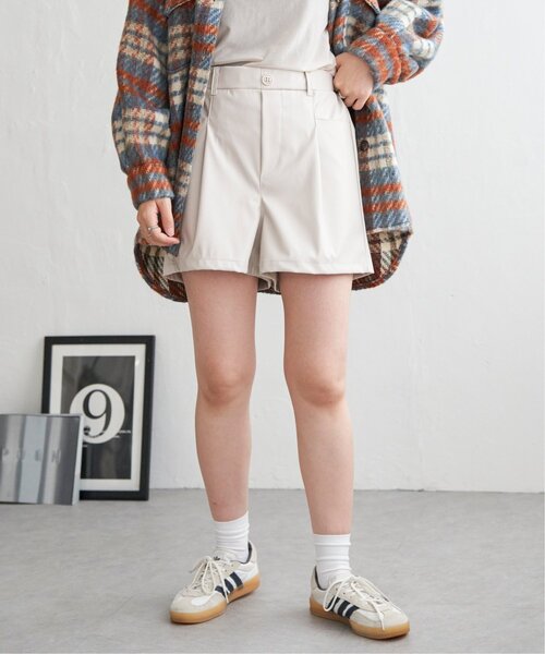 VENCEEXCHANGE（ヴァンスエクスチェンジ）の「合皮ショートパンツ（その他パンツ・レディース・ブラック/アイボリー・M/L）」の2枚目の写真