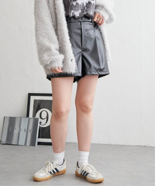 VENCEEXCHANGE（ヴァンスエクスチェンジ）の「合皮ショートパンツ（その他パンツ・レディース・ブラック/アイボリー・M/L）」の16枚目の写真