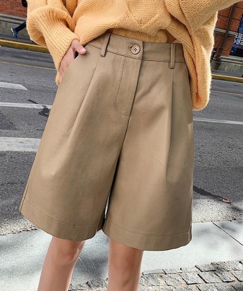 H.TOKYO(エイチトウキョウ)の「レザーライクハーフパンツ(その他パンツ・レディース・カーキ/ブラック/グリーン・LARGE/MEDIUM/XX-LARGE/X-LARGE)」の3枚目の写真