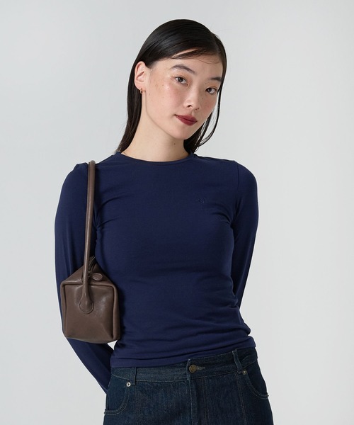 TINA:JOJUN(ティーナジョジュン)の「エンブレム入り ロングスリーブカットソー TINA:JOJUN(Tシャツ/カットソー・レディース・ホワイト/グレー/クリーム/ネイビー・M)」の1枚目の写真