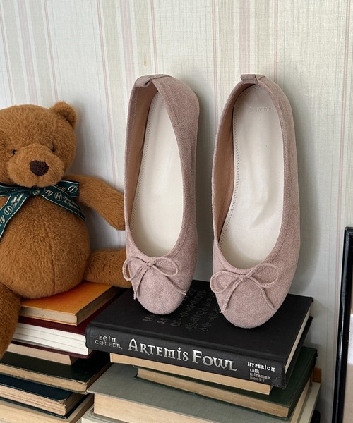 by muni:r（バイ ムニール）の「リボンスエードフラットシューズ（バレエシューズ・レディース・ブラック/レッド/レオパード/ライトピンク/グレイッシュベージュ・23.5cm/24.5cm/23.0cm/24.0cm/25.0cm）」の4枚目の写真