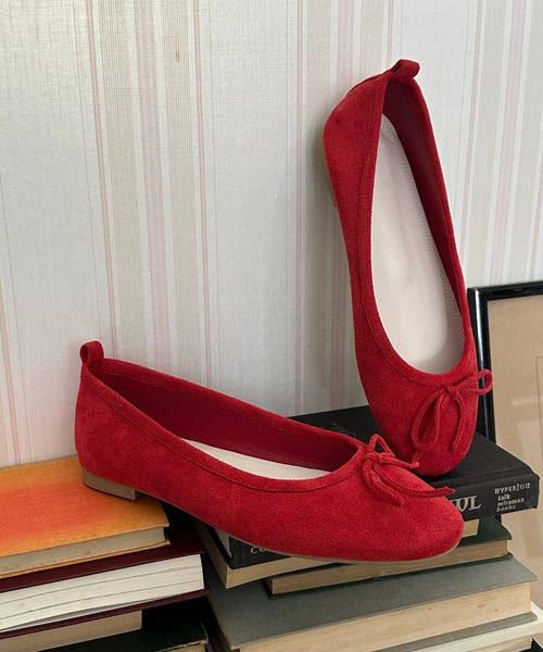 by muni:r（バイ ムニール）の「リボンスエードフラットシューズ（バレエシューズ・レディース・ブラック/レッド/レオパード/ライトピンク/グレイッシュベージュ・23.5cm/24.5cm/23.0cm/24.0cm/25.0cm）」の2枚目の写真