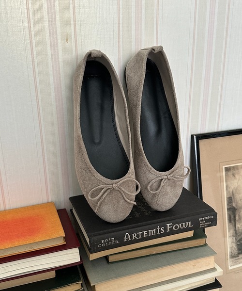 by muni:r（バイ ムニール）の「リボンスエードフラットシューズ（バレエシューズ・レディース・ブラック/レッド/レオパード/ライトピンク/グレイッシュベージュ・23.5cm/24.5cm/23.0cm/24.0cm/25.0cm）」の8枚目の写真