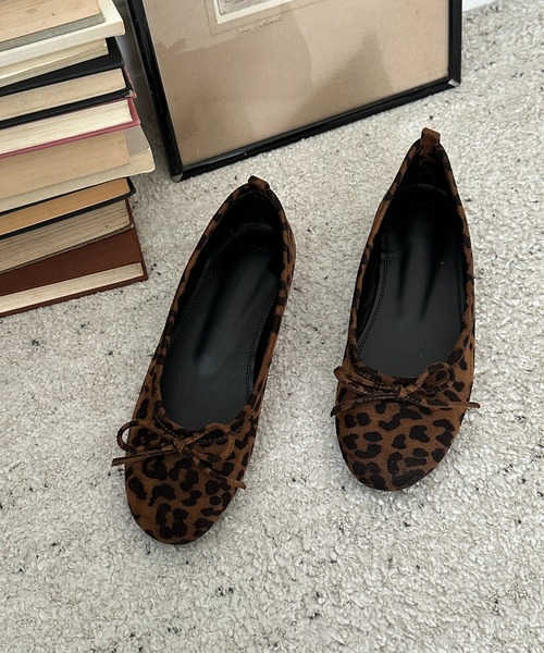 by muni:r（バイ ムニール）の「リボンスエードフラットシューズ（バレエシューズ・レディース・ブラック/レッド/レオパード/ライトピンク/グレイッシュベージュ・23.5cm/24.5cm/23.0cm/24.0cm/25.0cm）」の15枚目の写真