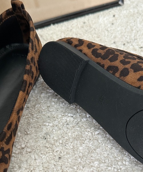 by muni:r（バイ ムニール）の「リボンスエードフラットシューズ（バレエシューズ・レディース・ブラック/レッド/レオパード/ライトピンク/グレイッシュベージュ・23.5cm/24.5cm/23.0cm/24.0cm/25.0cm）」の14枚目の写真