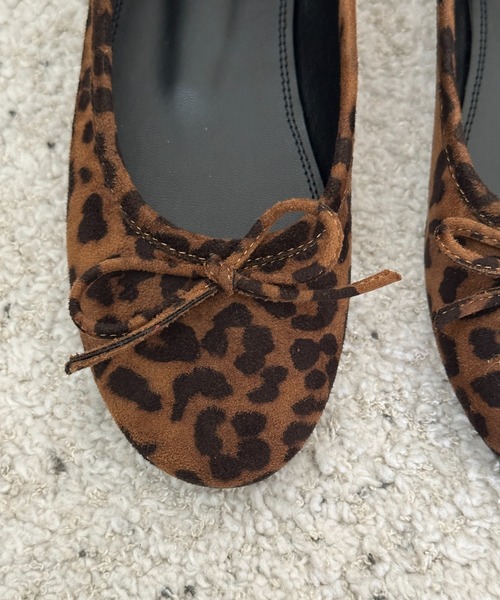 by muni:r（バイ ムニール）の「リボンスエードフラットシューズ（バレエシューズ・レディース・ブラック/レッド/レオパード/ライトピンク/グレイッシュベージュ・23.5cm/24.5cm/23.0cm/24.0cm/25.0cm）」の12枚目の写真