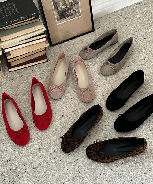 by muni:r（バイ ムニール）の「リボンスエードフラットシューズ（バレエシューズ・レディース・ブラック/レッド/レオパード/ライトピンク/グレイッシュベージュ・23.5cm/24.5cm/23.0cm/24.0cm/25.0cm）」の6枚目の写真
