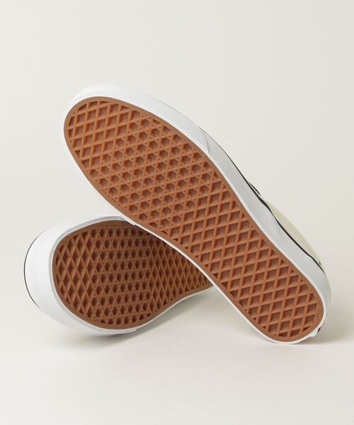 VANS（バンズ）の「VANS UA Classic Slip-On VN000EYEBWW（スリッポン・メンズ・ホワイト・27cm/28cm/27.5cm/26.5cm/26cm）」の3枚目の写真