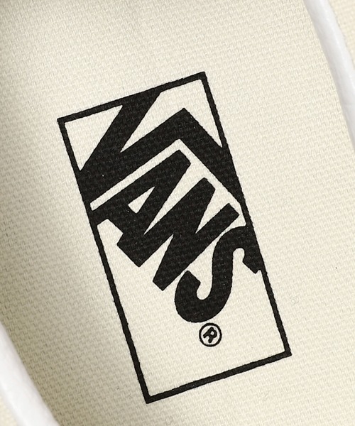 VANS（バンズ）の「VANS UA Classic Slip-On VN000EYEBWW（スリッポン・メンズ・ホワイト・27cm/28cm/27.5cm/26.5cm/26cm）」の2枚目の写真