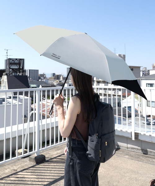 IZA（イーザ）の「完全遮光 IZA【BACKPACK GUARD】 日傘 折りたたみ バックパックガード Wpc.（折りたたみ傘・メンズ・ホワイト×ブラック/ライトグレー系/ベージュ系その他/ブラック×グレー・FREE）」の3枚目の写真
