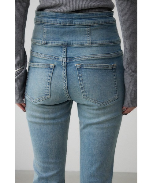 AZUL by moussy(アズールバイマウジー)の「AZUL DENIM ハイウエストボタンフレアデニム(デニムパンツ・レディース・ブルー/ライトブルー・SMALL/MEDIUM)」の11枚目の写真