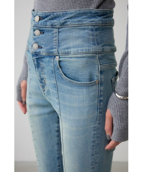 AZUL by moussy(アズールバイマウジー)の「AZUL DENIM ハイウエストボタンフレアデニム(デニムパンツ・レディース・ブルー/ライトブルー・SMALL/MEDIUM)」の12枚目の写真