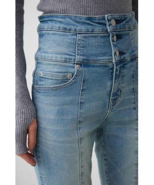 AZUL by moussy(アズールバイマウジー)の「AZUL DENIM ハイウエストボタンフレアデニム(デニムパンツ・レディース・ブルー/ライトブルー・SMALL/MEDIUM)」の13枚目の写真