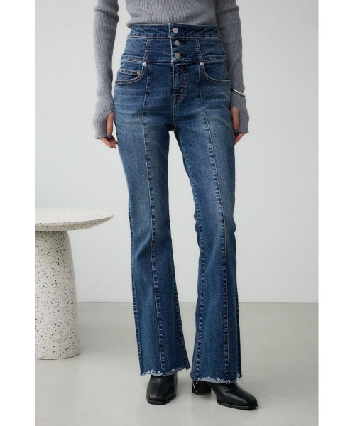 AZUL by moussy(アズールバイマウジー)の「AZUL DENIM ハイウエストボタンフレアデニム(デニムパンツ・レディース・ブルー/ライトブルー・SMALL/MEDIUM)」の15枚目の写真