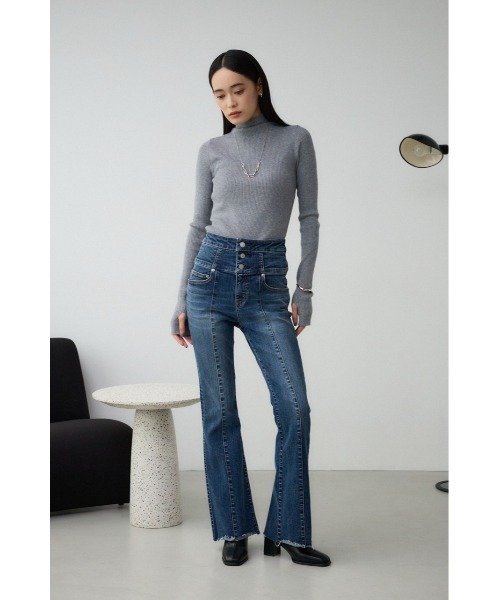 AZUL by moussy(アズールバイマウジー)の「AZUL DENIM ハイウエストボタンフレアデニム(デニムパンツ・レディース・ブルー/ライトブルー・SMALL/MEDIUM)」の17枚目の写真