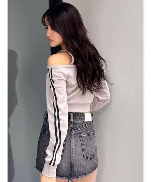 GYDA（ジェイダ）の「GD track 2ラインオフショルトップス（Tシャツ/カットソー・レディース・ブラック/ベージュ/オフホワイト・FREE）」の7枚目の写真