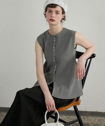 BONLECILL noir（ボンルシールノワール）の「【BONLECILL noir】パールボタンフレンチスリーブペプラムニットプルオーバー／ベスト（ベスト）」