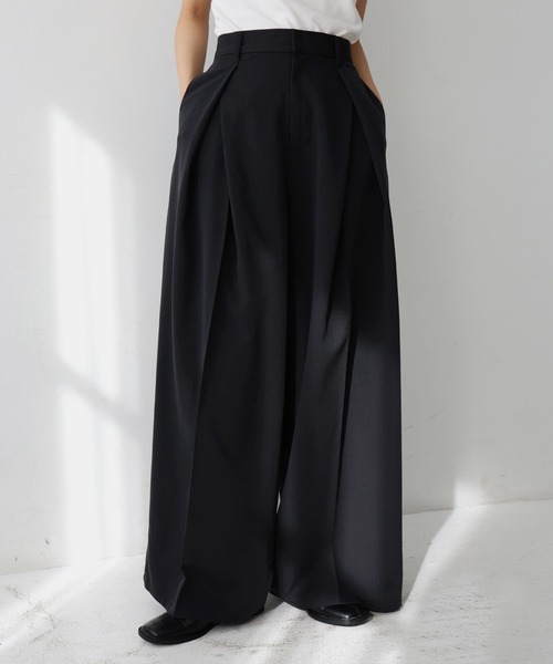 hellam（へラム）の「センタータックワイドパンツ（スラックス・レディース・ブラック/ライトグレー/キャメル/チャコール・FREE）」の2枚目の写真