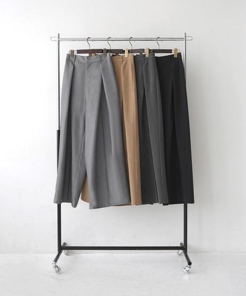 hellam（へラム）の「センタータックワイドパンツ（スラックス・レディース・ブラック/ライトグレー/キャメル/チャコール・FREE）」の12枚目の写真