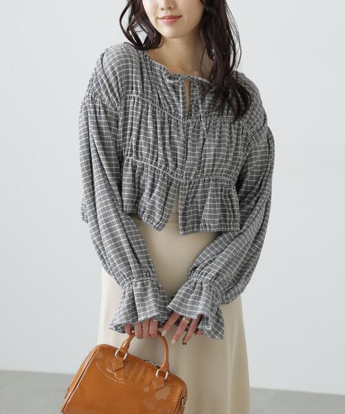 FREE'S MART（フリーズマート）の「◆シアーギャザー前開き短丈ブラウス（シャツ/ブラウス・レディース・イエロー/ホワイト/ブラック/ブラック系その他・FREE）」の4枚目の写真