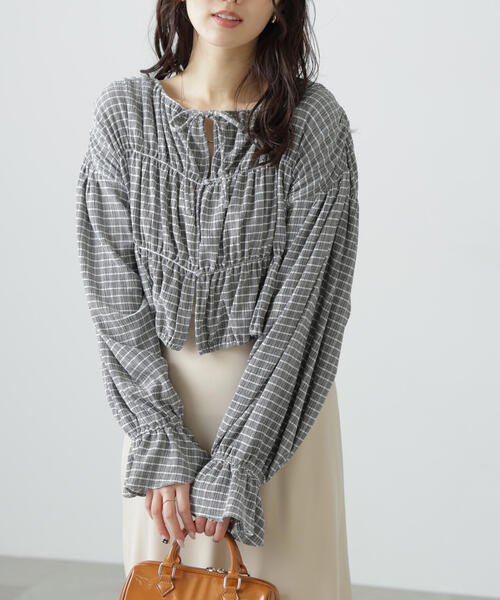 FREE'S MART(フリーズマート)の「◆シアーギャザー前開き短丈ブラウス(シャツ/ブラウス・レディース・イエロー/ホワイト/ブラック/ブラック系その他・FREE)」の4枚目の写真