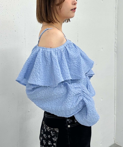 4月末までお値下げ　新品タグ付き　archivio フリル付きシャツ 40 40代ファッション レディース モノトーンフリルデザインTシャツ
