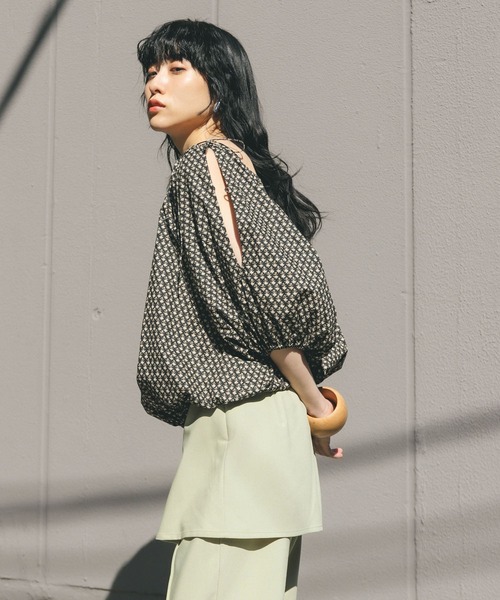 KBF（ケイビーエフ）の「2WAYフラワープリントブラウス（シャツ/ブラウス・レディース・ホワイト系その他/グリーン系その他/ブラック系その他・ONE）」の8枚目の写真