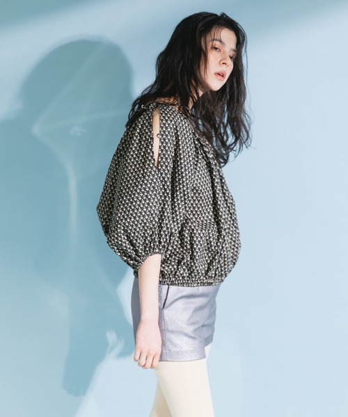 KBF（ケイビーエフ）の「2WAYフラワープリントブラウス（シャツ/ブラウス・レディース・ホワイト系その他/グリーン系その他/ブラック系その他・ONE）」の13枚目の写真