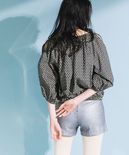 KBF（ケイビーエフ）の「2WAYフラワープリントブラウス（シャツ/ブラウス・レディース・ホワイト系その他/グリーン系その他/ブラック系その他・ONE）」の14枚目の写真